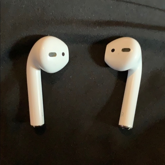 AirPods - Picture 2 of 2